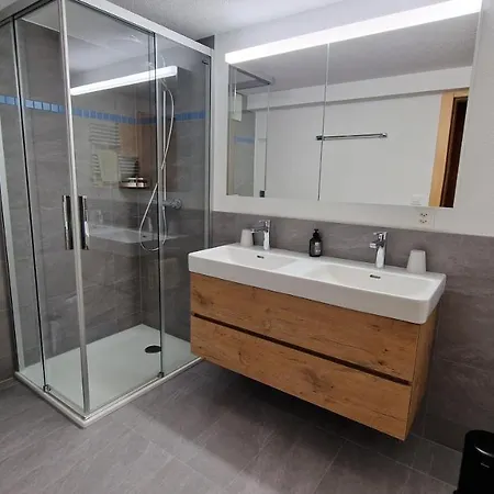 샬레 La Sapiniere *